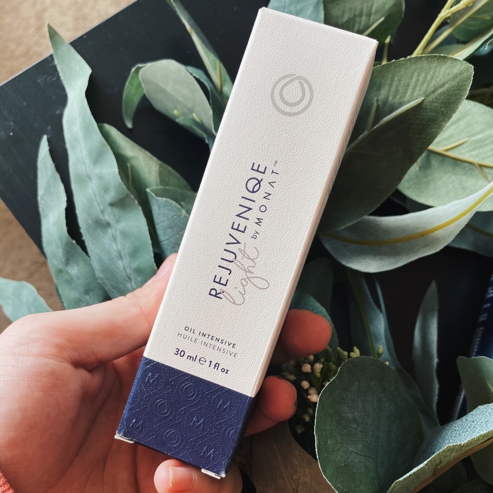 NEW Monat rejuvenique light